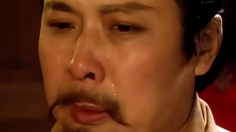 实木衣柜书柜的材质是决定其品质的关键因素。消费者在选择时应关注以下几点：